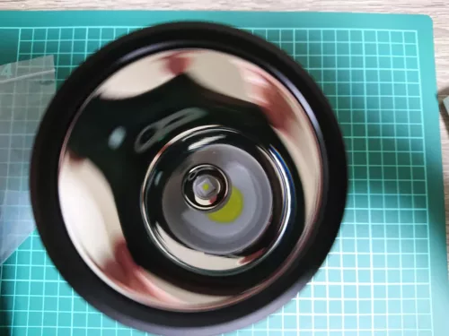 Linterna Convoy L21B con LED SFT42R, 3000 lúmenes y alcance 1400 m